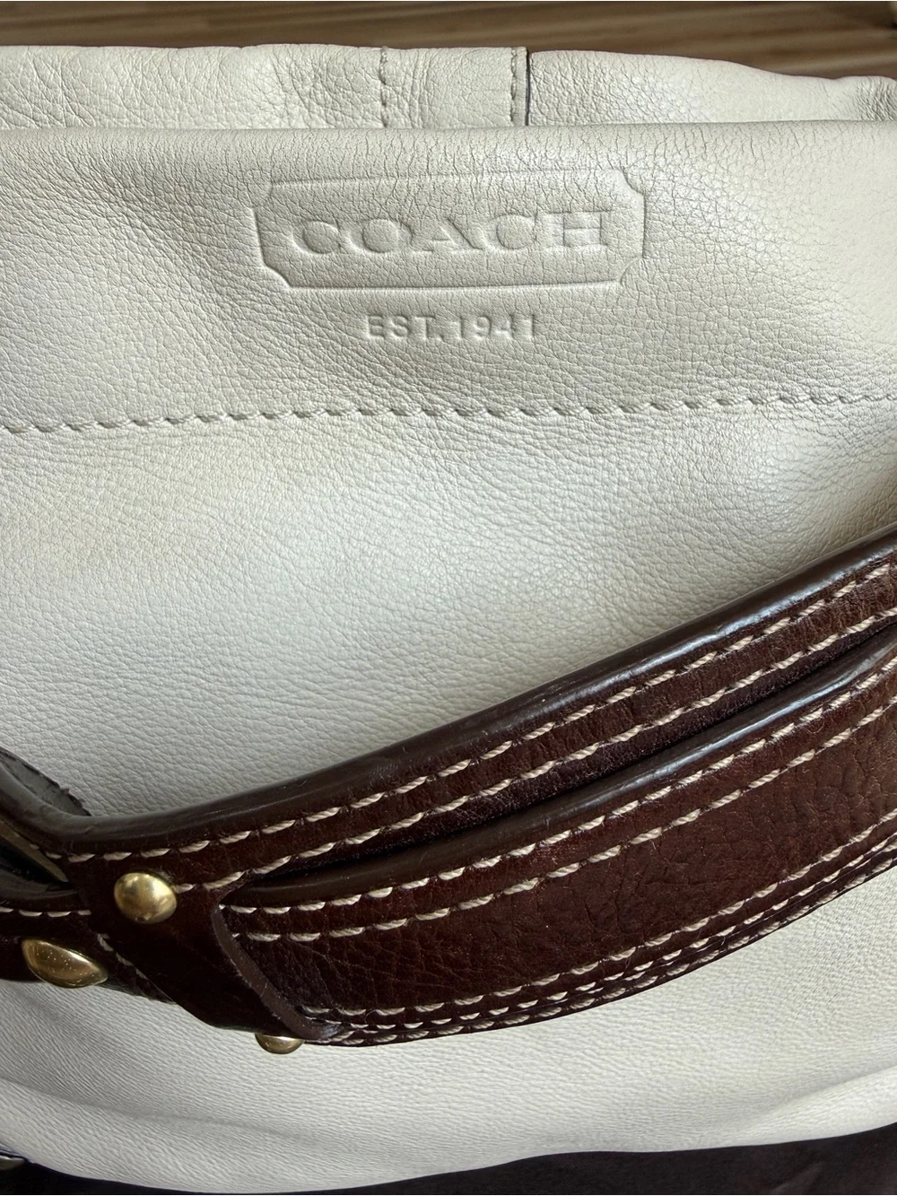 Vintage Coach Carly Leather Hobo Bag Off-White Leather Gold Hardware J0782-10615